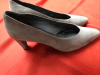 STUART WEITZMAN PUMPS 39,5 TAUPE VELOURS NEUWERTIG 7 cm Absatz München - Untergiesing-Harlaching Vorschau