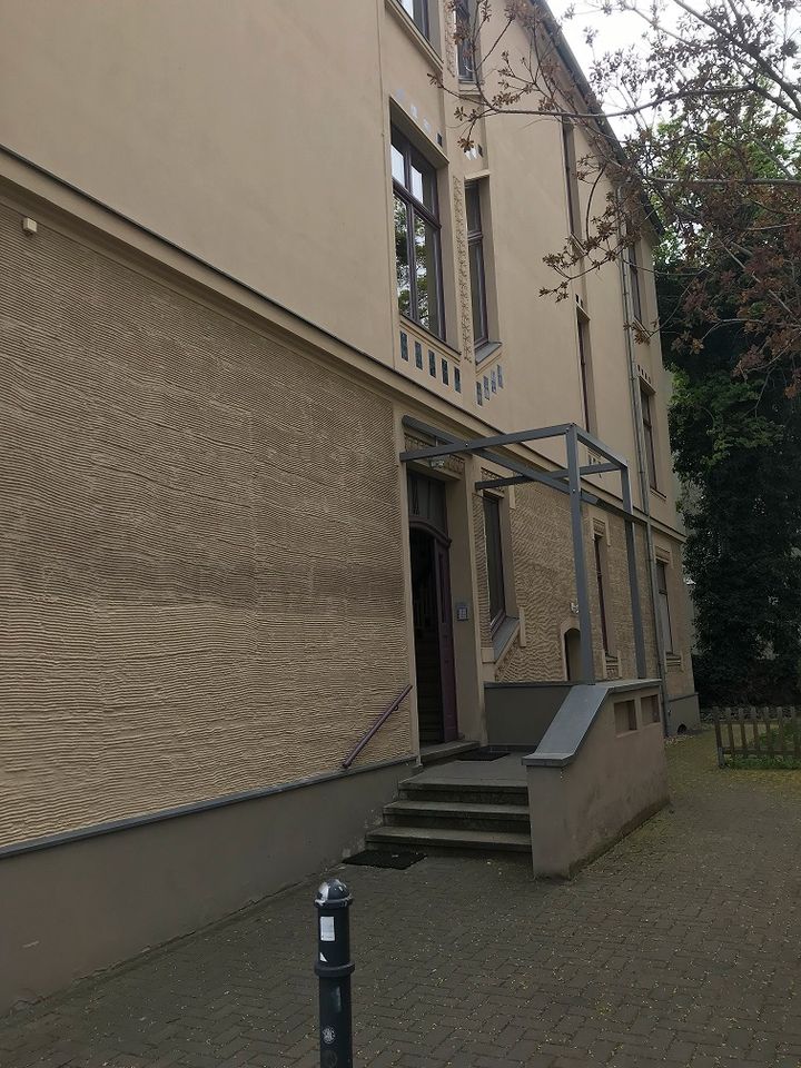 (57) 2 Zimmer Erdgeschoss mit Balkon in der Harnackstraße 8 in Magdeburg in Magdeburg