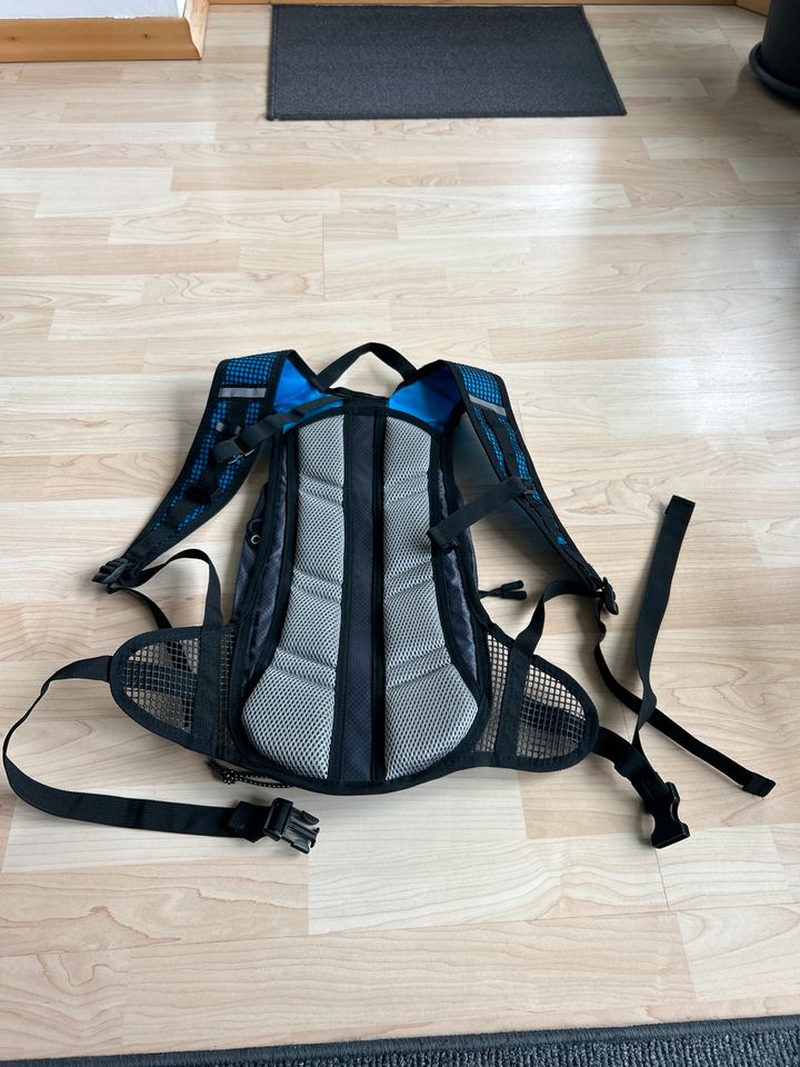 Rucksack trespass mirror 15 liter blau schwarz in Unterhaching