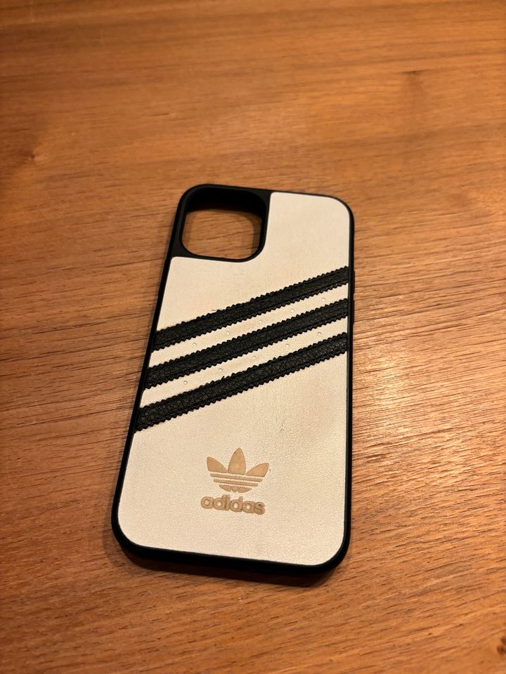 Adidas IPhone 12 Hülle in Wennigsen