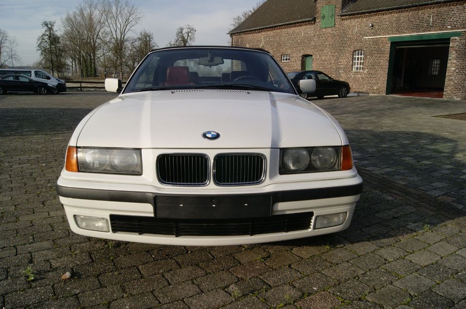 BMW 320i Cabrio aus 1 Hd. mit vollem BMW Scheckheft in Moers