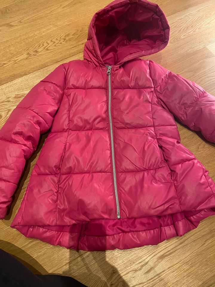 128 längere Winterjacke Mädchen in pink Benetton in Dortmund