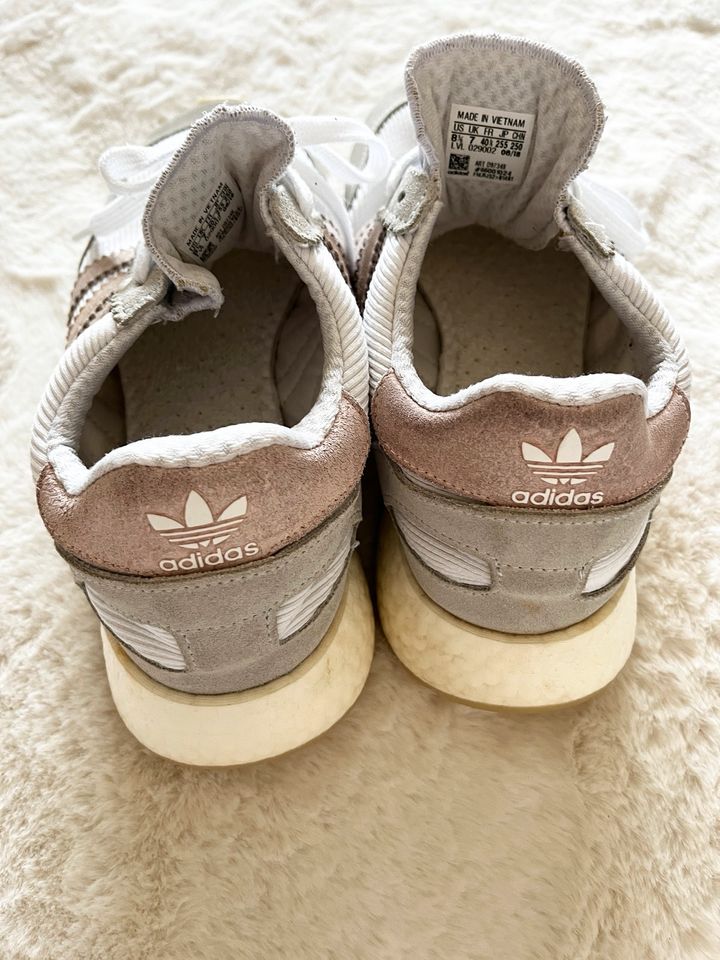 Adidas Schuhe in Velbert