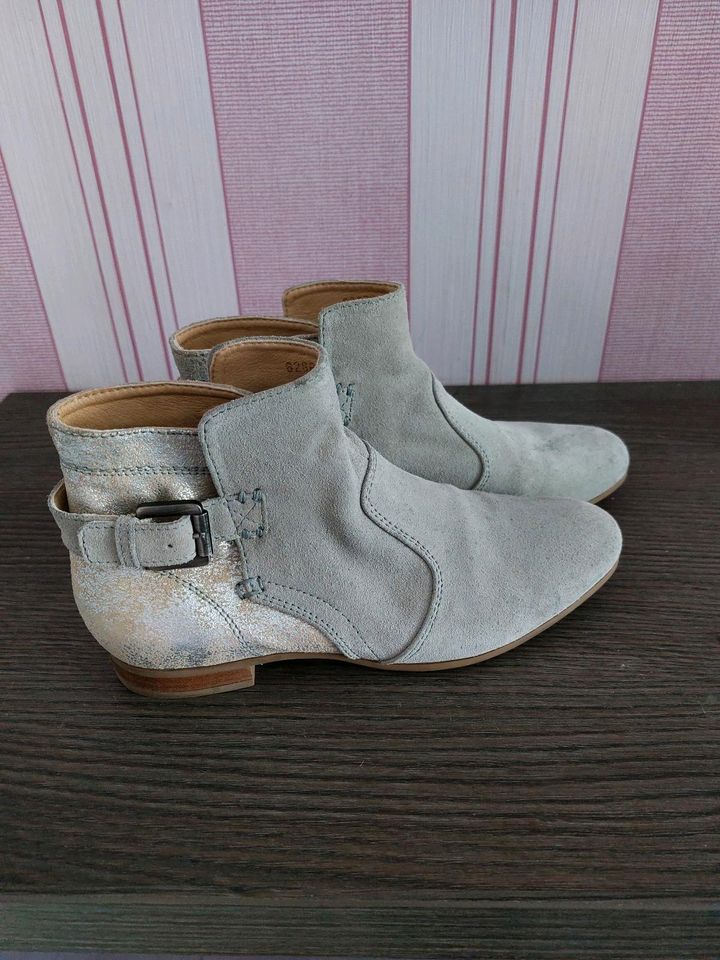 Stiefel  für Frauen oder Mädchen in Erzhausen