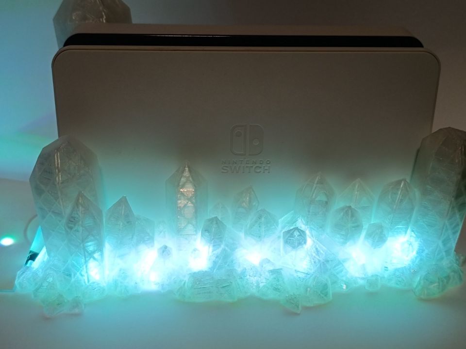 Stylische Nintendo Switch Halterungen für Wand und Tisch OLED in Meerane