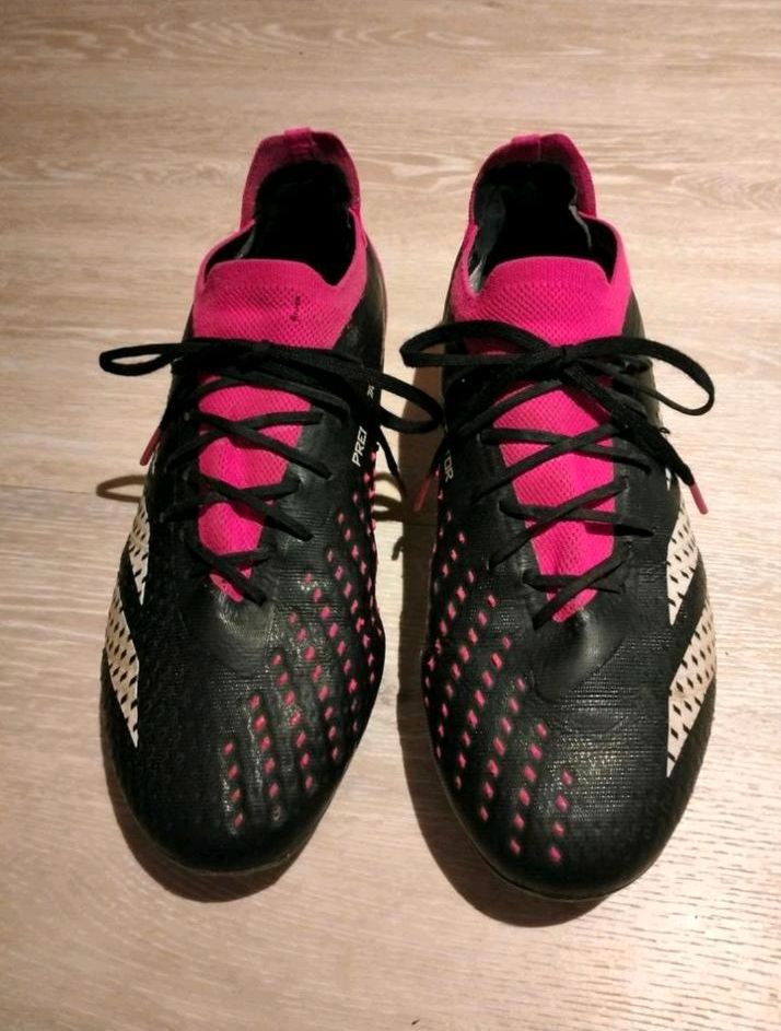 Adidas Predator Fußballschuhe, Größe 44 2/3 (UK 10) in Börnsen