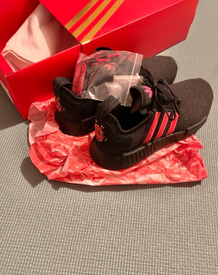 Adidas nmd R1 CNY schwarz rot EU 40 in Hamburg Harburg