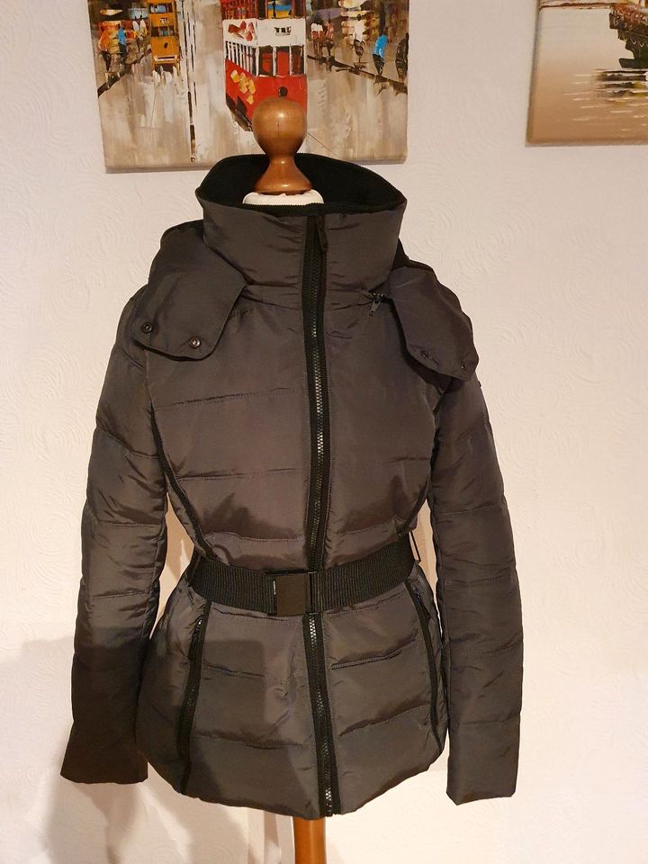 Jacke Winter gefüttert Esprit grau schwarz Gürtel neu Gr. 36 / S in Freiburg im Breisgau