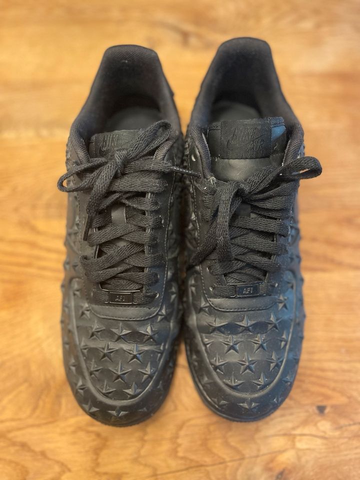 Nike Air Force 1 One Independence schwarz Größe 42,5 in Haimhausen