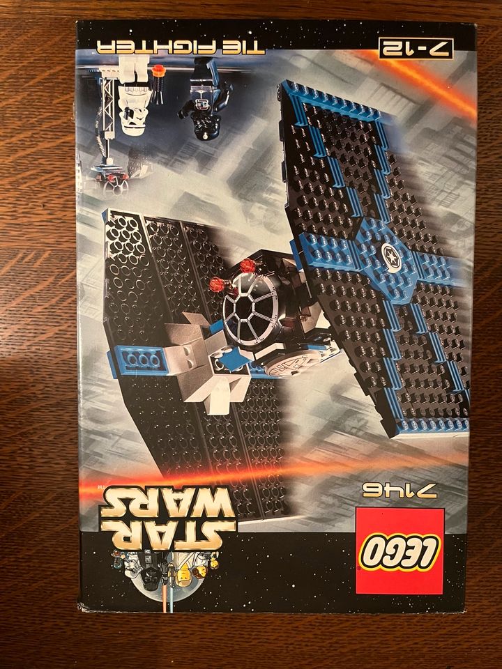 Lego Starwars TIE Fighter Set in Kissing