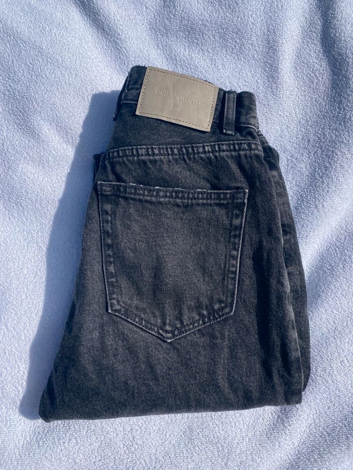 Pull and Bear Mom Jeans Petite 34 grau schwarz Pull & Bear in Saarbrücken