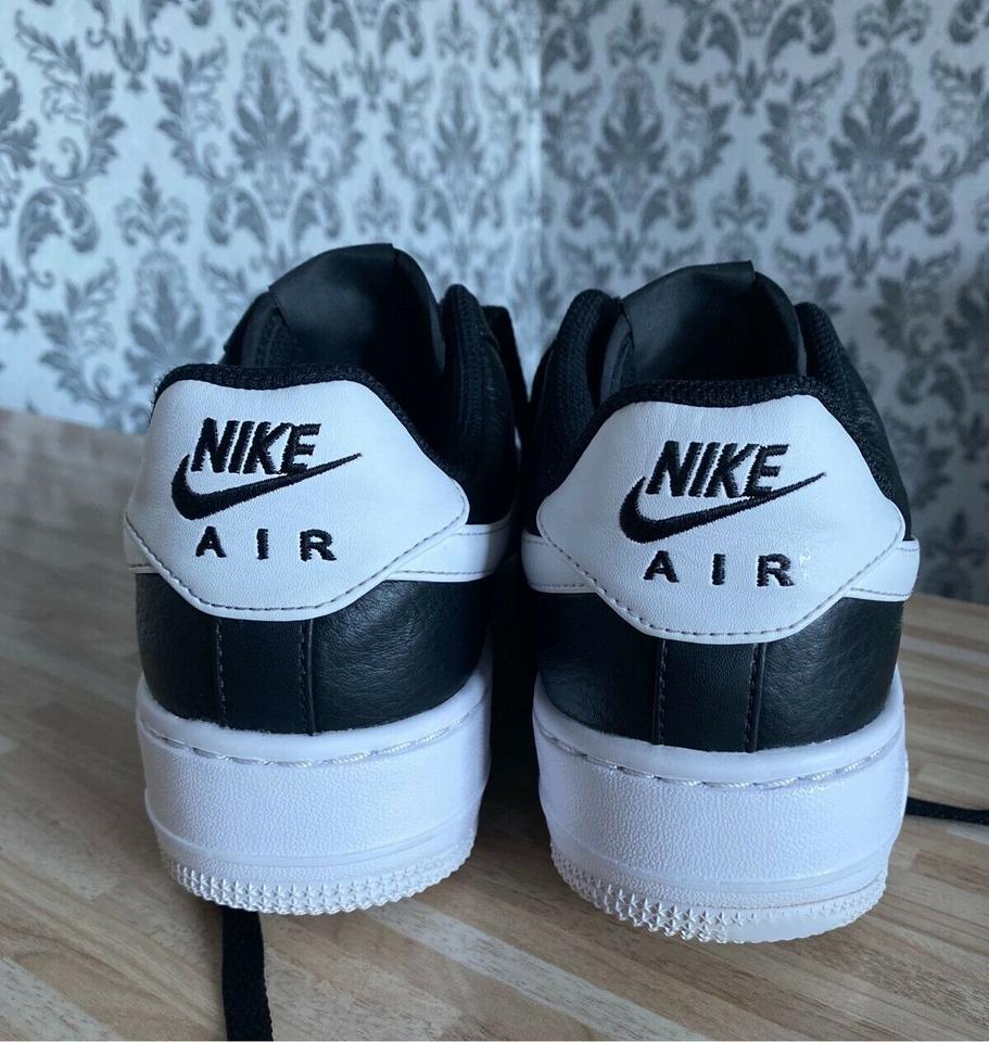 NIKE AIR FORCE 1 39 SNEAKER SCHWARZ WEIB