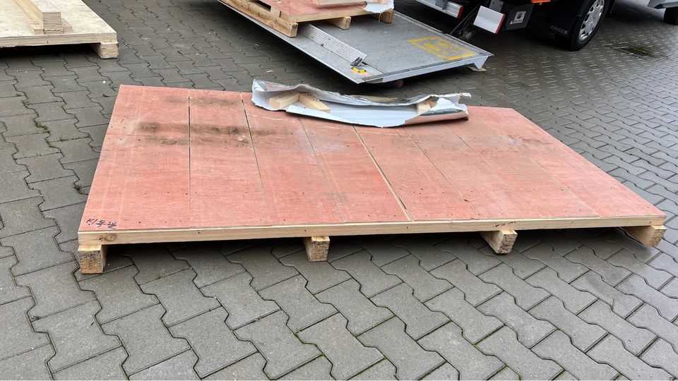 Holzkisten für große und kleine Produkte zum Transportieren. in Hamburg