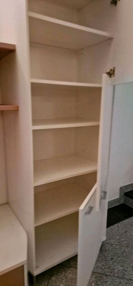 Wohnzimmer Schrank MDF weiß Lack matt Glasvitrine beleuchtet in Ratingen