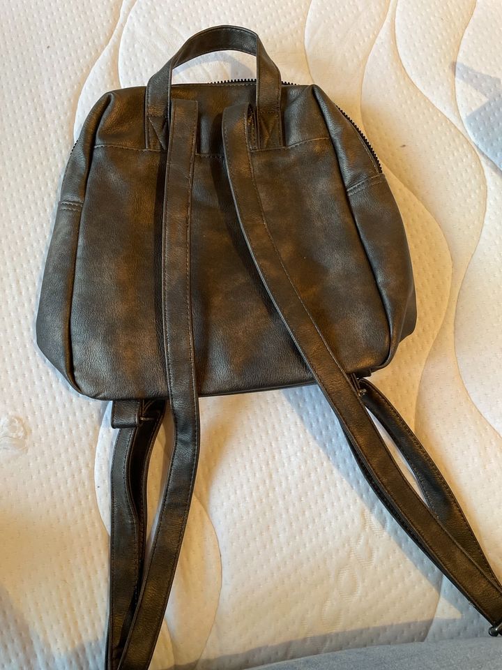 Kleiner Rucksack Handtasche schwarz-metallic in Eppenrod