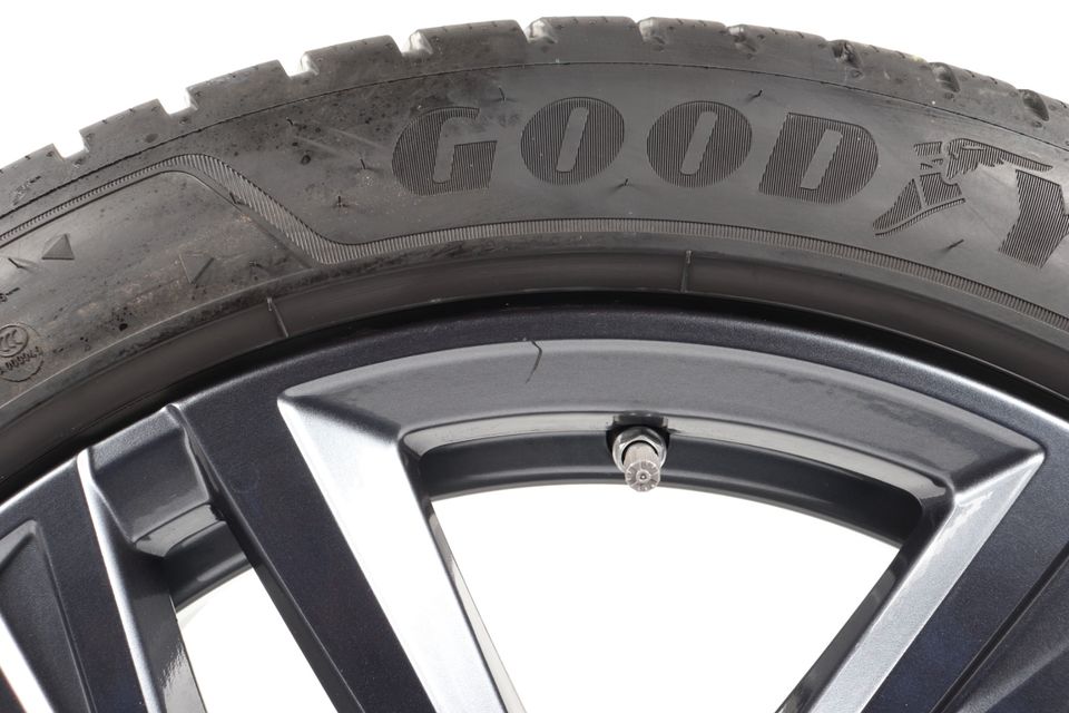 BMW Winterräder 4er G26 i4 G26 18 Zoll Goodyear in Kerpen