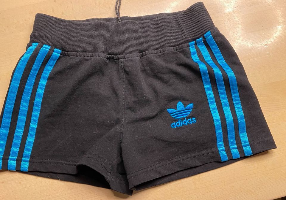 Short von Adidas in Geisenfeld