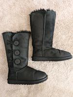 UGG Bailey Stiefel mit Knöpfen Stuttgart - Stuttgart-Ost Vorschau