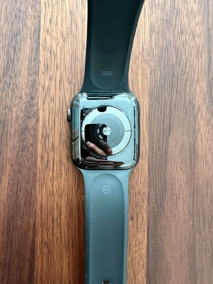 Defekte Apple Watch Series 5, 44 mm, GPS + Cellular, Edelstahl in Calw