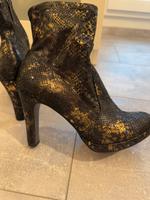 Pumps, Stiefeletten *Tamaris* Schwarz-Gold Nordrhein-Westfalen - Netphen Vorschau