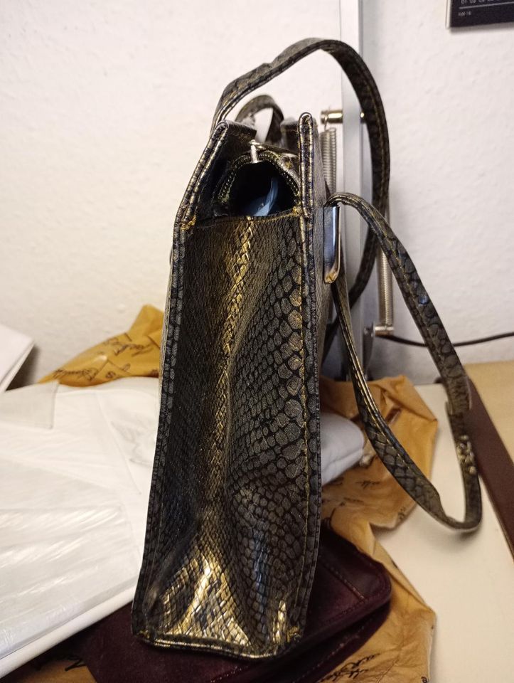 Tasche Krokoleder Imitat Moosgrün in Essen