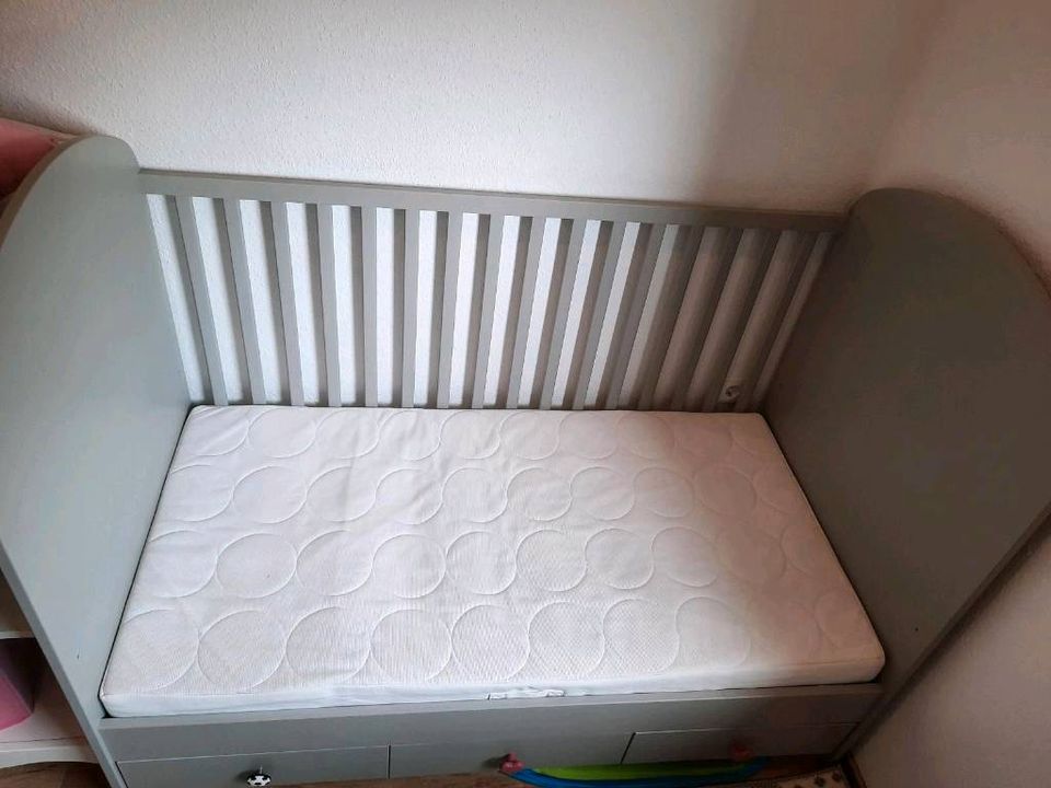 Babybett Kinderbett Kleinkindbett Ikea Gonatt mit Matratze in Moers