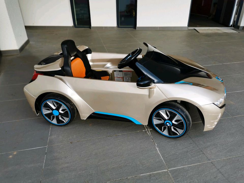 BMW Elektroauto i8 in Mühlhausen-Ehingen