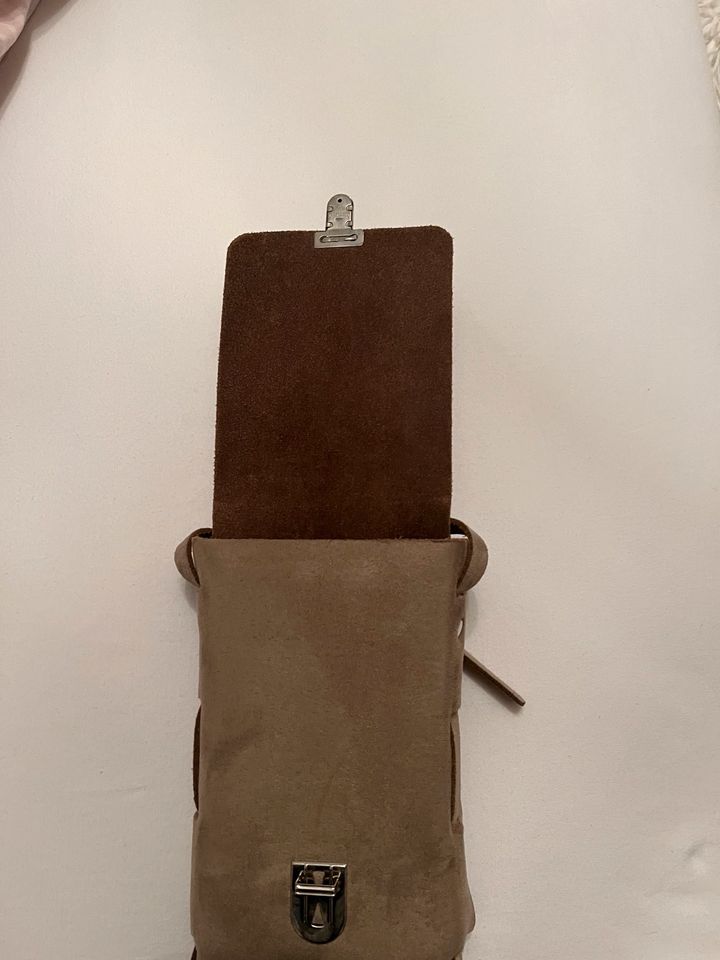 Wildleder Tasche Beige/ Braun mit verstellb. Gurt zum umhängen in Rockenberg