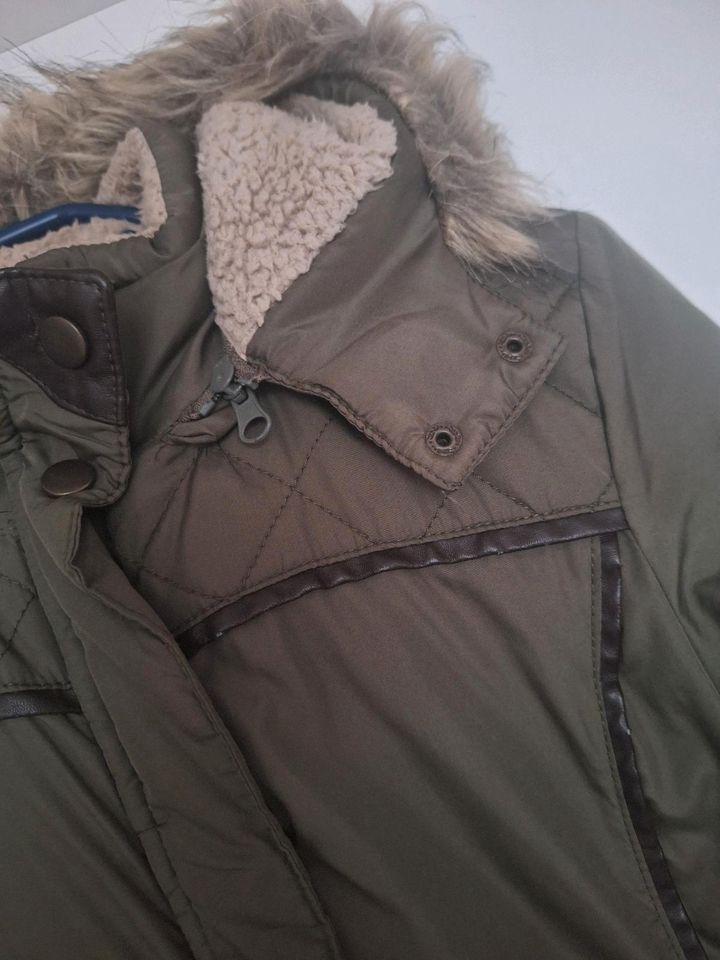 Yigga Parka Wintermantel khaki gr.152 in Schwedt (Oder)