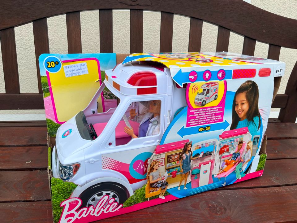 Barbie Krankenwagen mit Zubehör und Barbie- Krankenschwester in Pronsfeld