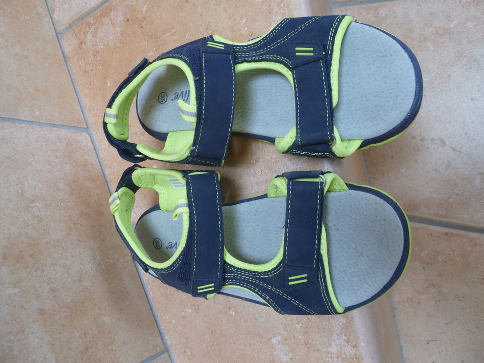 Sandalen / Schuhe Kinder ungetragen Größe 35 in Lachen
