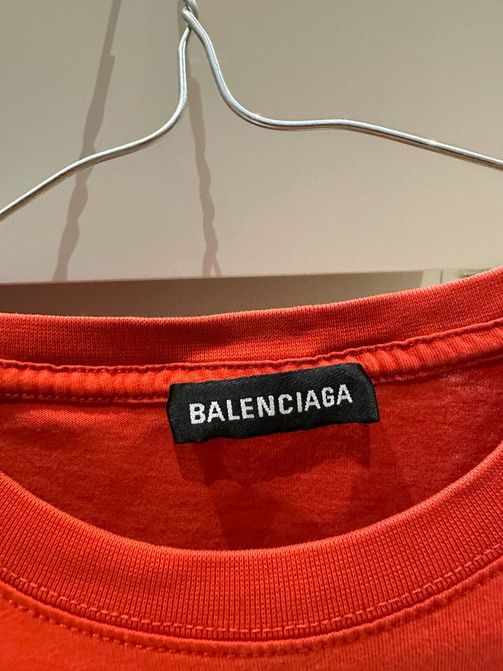 Balenciaga T-Shirt Herren rot in München