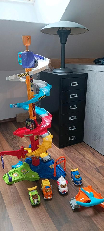 VTech - Tut Tut Baby Flitzer - 2-in-1-Turboturm mit 4 Fahrzeugen in Weilheim i.OB
