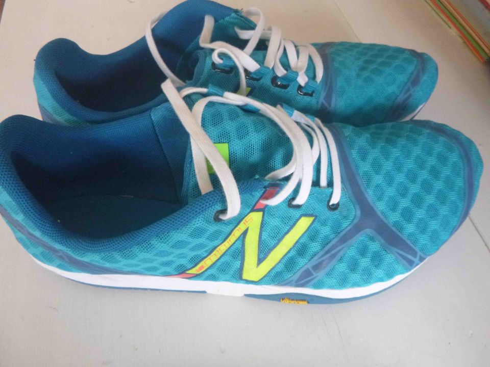 Minimalschuhe Hallenschuhe New Balance Miniumus Gr. 40,5 in Stuttgart