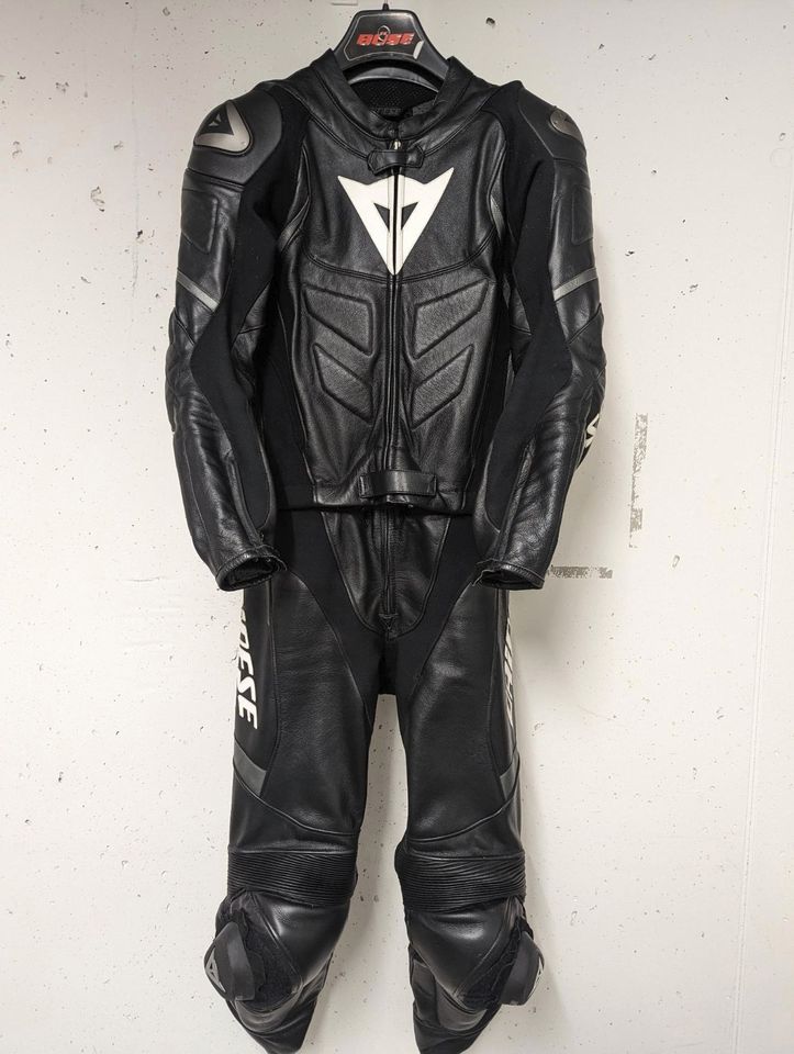 Dainese Lederkombi Avro D1 2 Teiler schwarz / weiß / grau 98 in Aachen