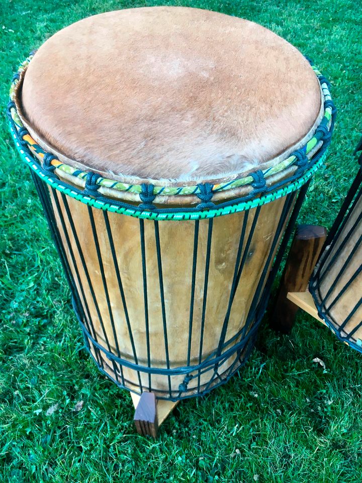 3 orig. afrikanische Trommeln in Lenggries