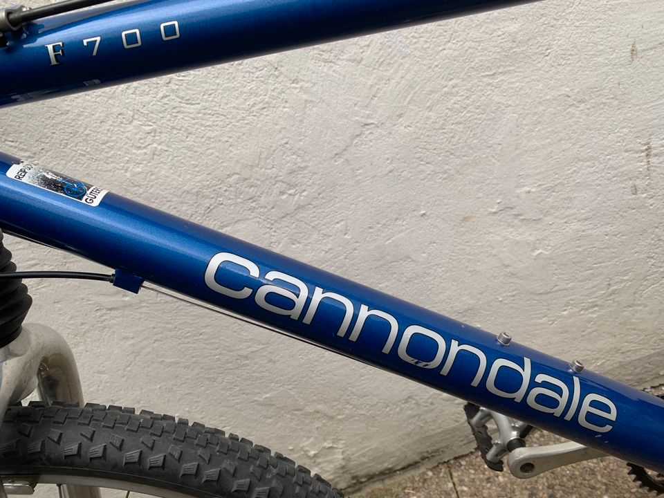 Cannondale F 700 Volvo MTB Team Retro Kult Headshok Coda XT Araya in Centrum