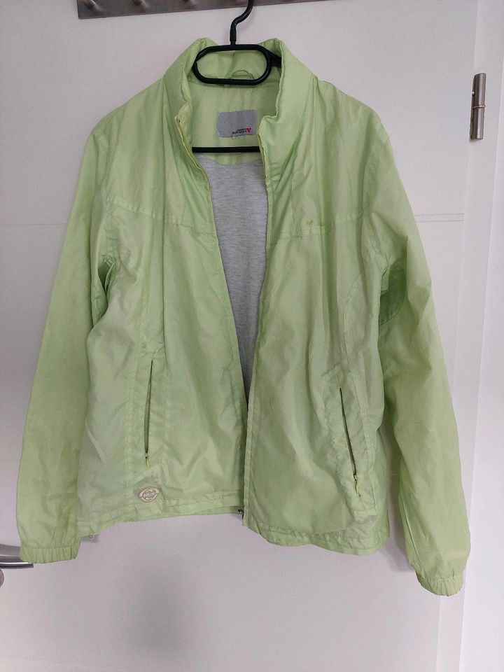 Hellgrüne Jacke von Brugi mit leichten Gebrauchsspuren in Niedersachsen -  Barsinghausen | eBay Kleinanzeigen ist jetzt Kleinanzeigen