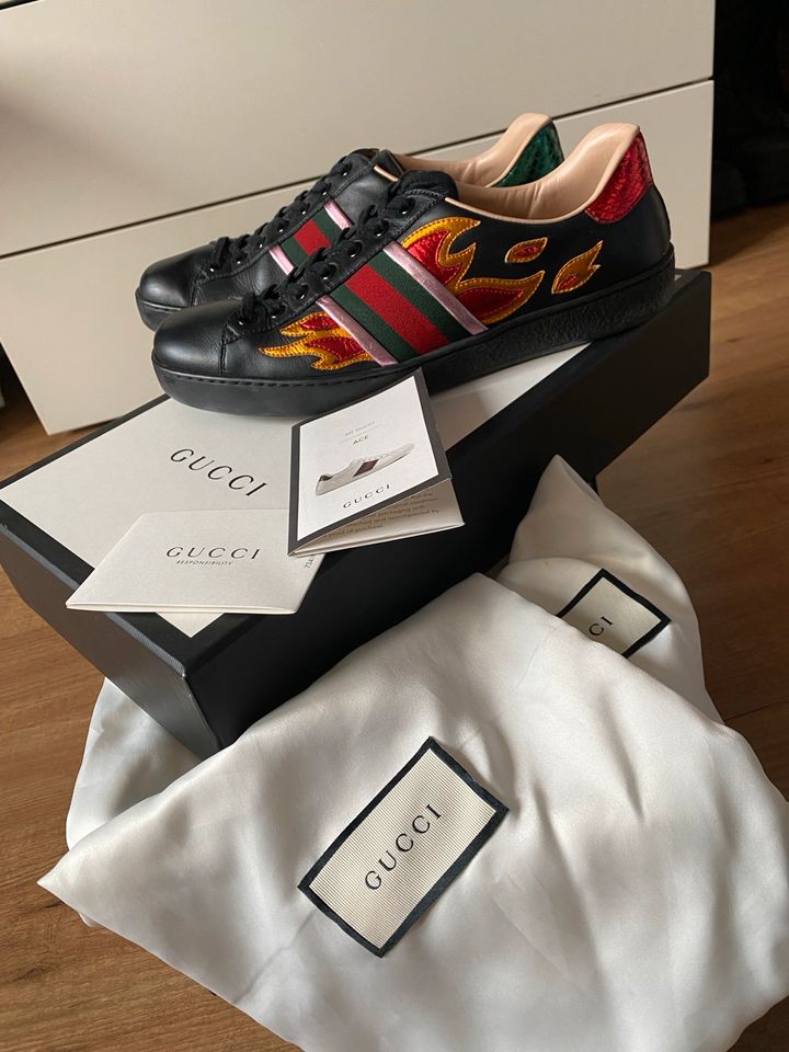 Gucci Ace Sneaker Limited Edition Flammenmotiv OVP Gr. 39 in Hamburg