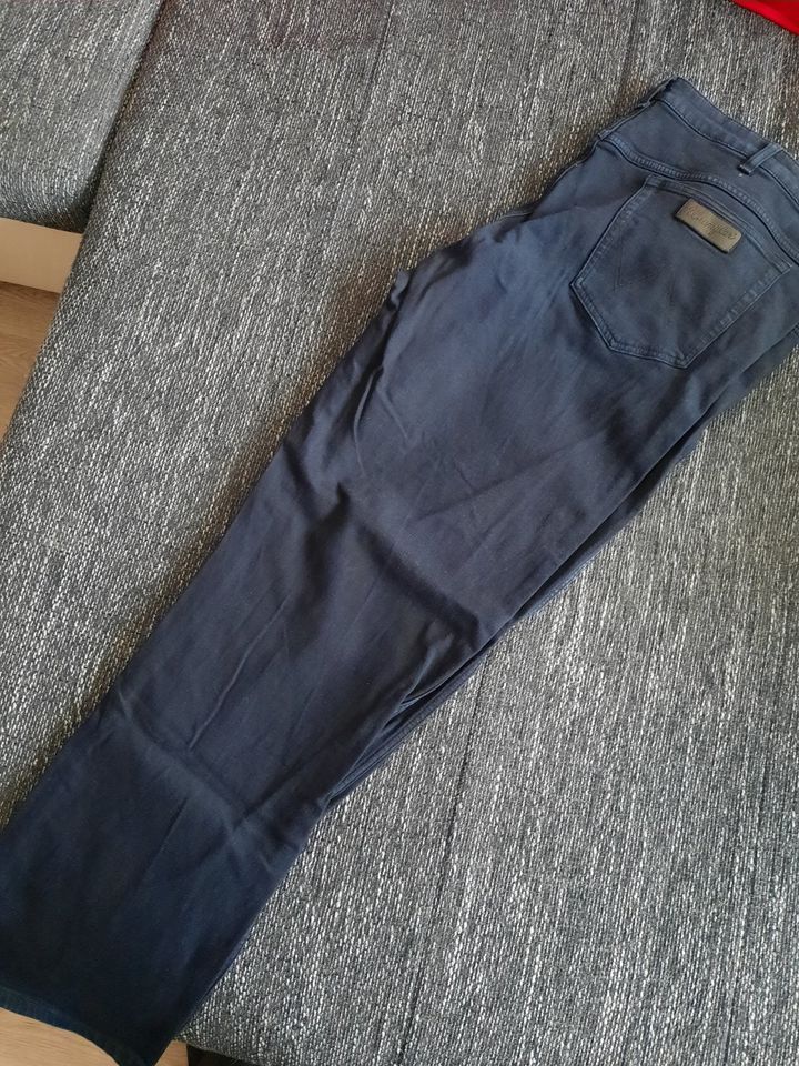 Jeans Wrangler schwarz 44/34 in Rostock