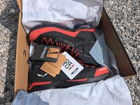 NEU&OVP Wanderschuhe SALEWA Ortles Light Mid PTX M schwarz-rot 44 Bayern - Rosenheim Vorschau