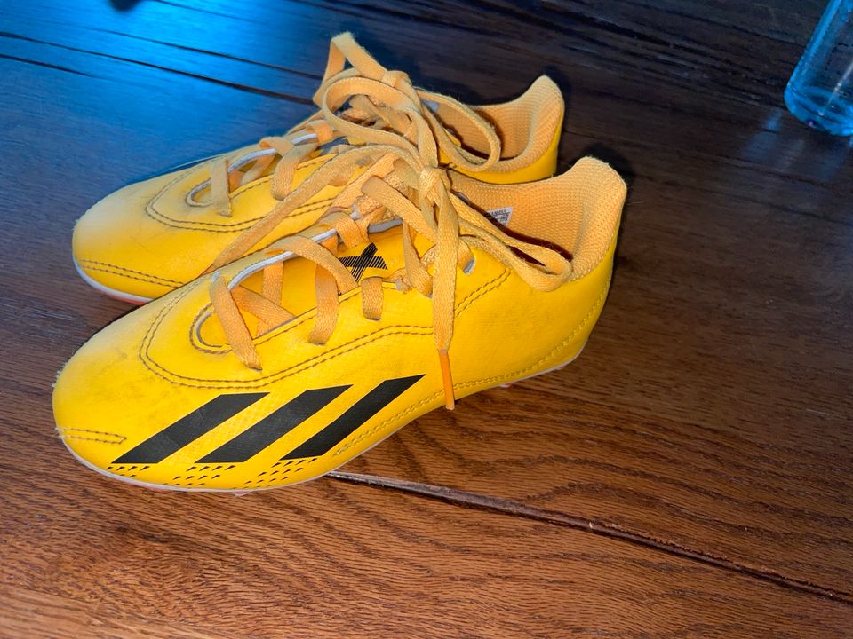1. Hand Adidas Fußball Schuhe Stollen 29 Neon gelb orange in Meckenheim