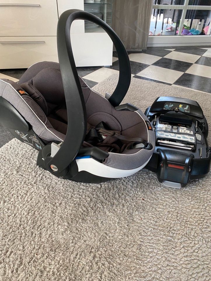 Autoschale Besafe izi go modular Isofix Babyschale Kindersitz in Wolsdorf