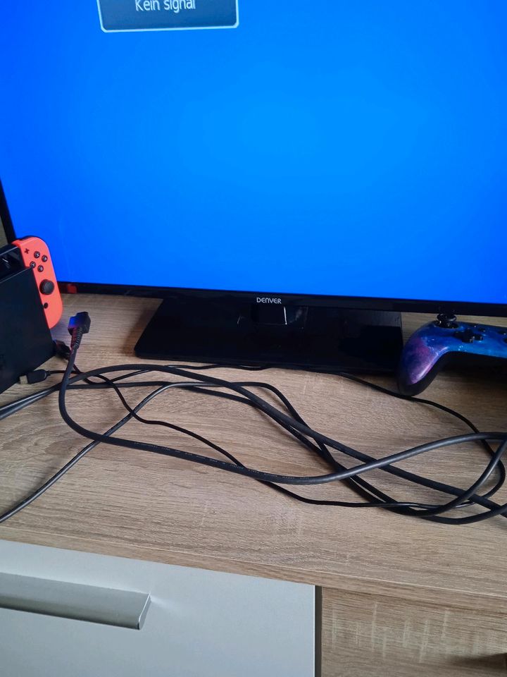 Nintendo Switch+Fernseher und Zubehör+Zwei Spiele in Minden