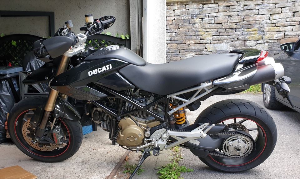 Ducati Hypermotard 1100 S in Witten