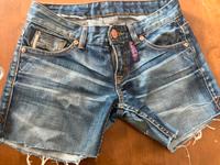 HOT PANTS ARMANI 34; H UND M 36 Kr. München - Garching b München Vorschau
