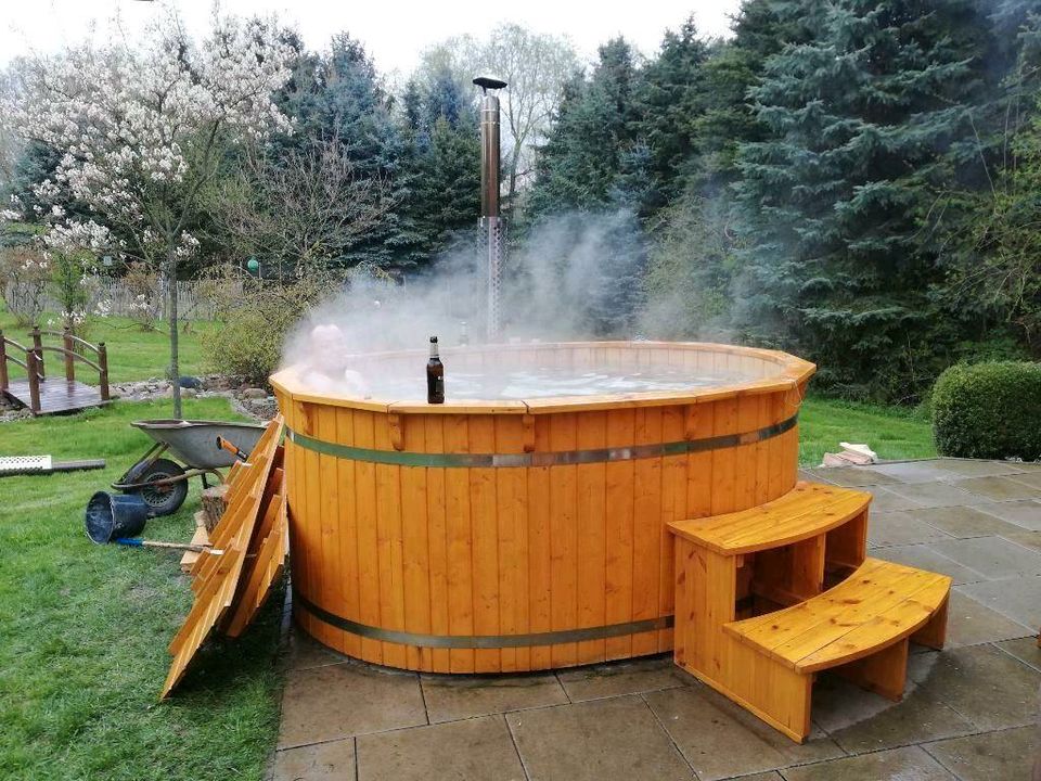 Hottub für 8 Personen Badefass mit Edelstahl Heizung Holz Pool in Hüllhorst