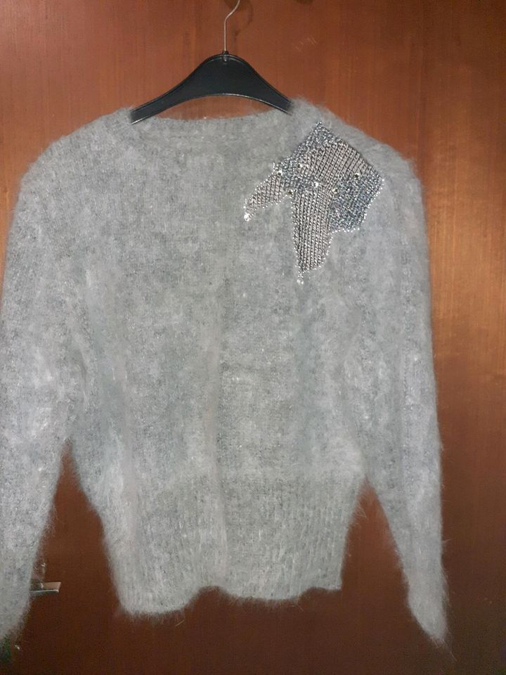Handgestickte warme Pullover gr.44 in Meinerzhagen