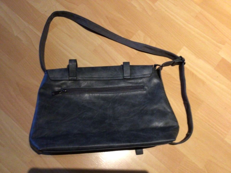 Tasche / Umhängtasche grau in Vellmar