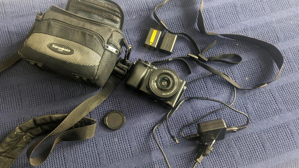 Sony Alpha 6000 Kamera mit 2 Akkus in Nauen